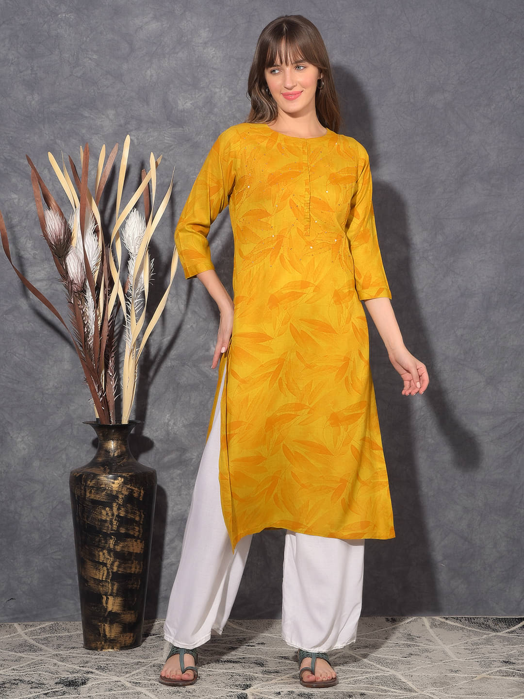     			Mamoose Rayon Self Design Straight Women's Kurti - Yellow ( Pack of 1 )