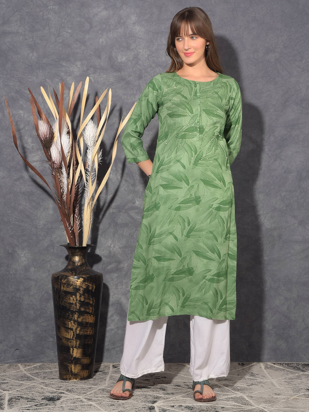 Mamoose Rayon Self Design Straight Women's Kurti - Green ( Pack of 1 ) Mamoose Rayon Self Design Straight Women's Kurti - Green ( Pack of 1 )