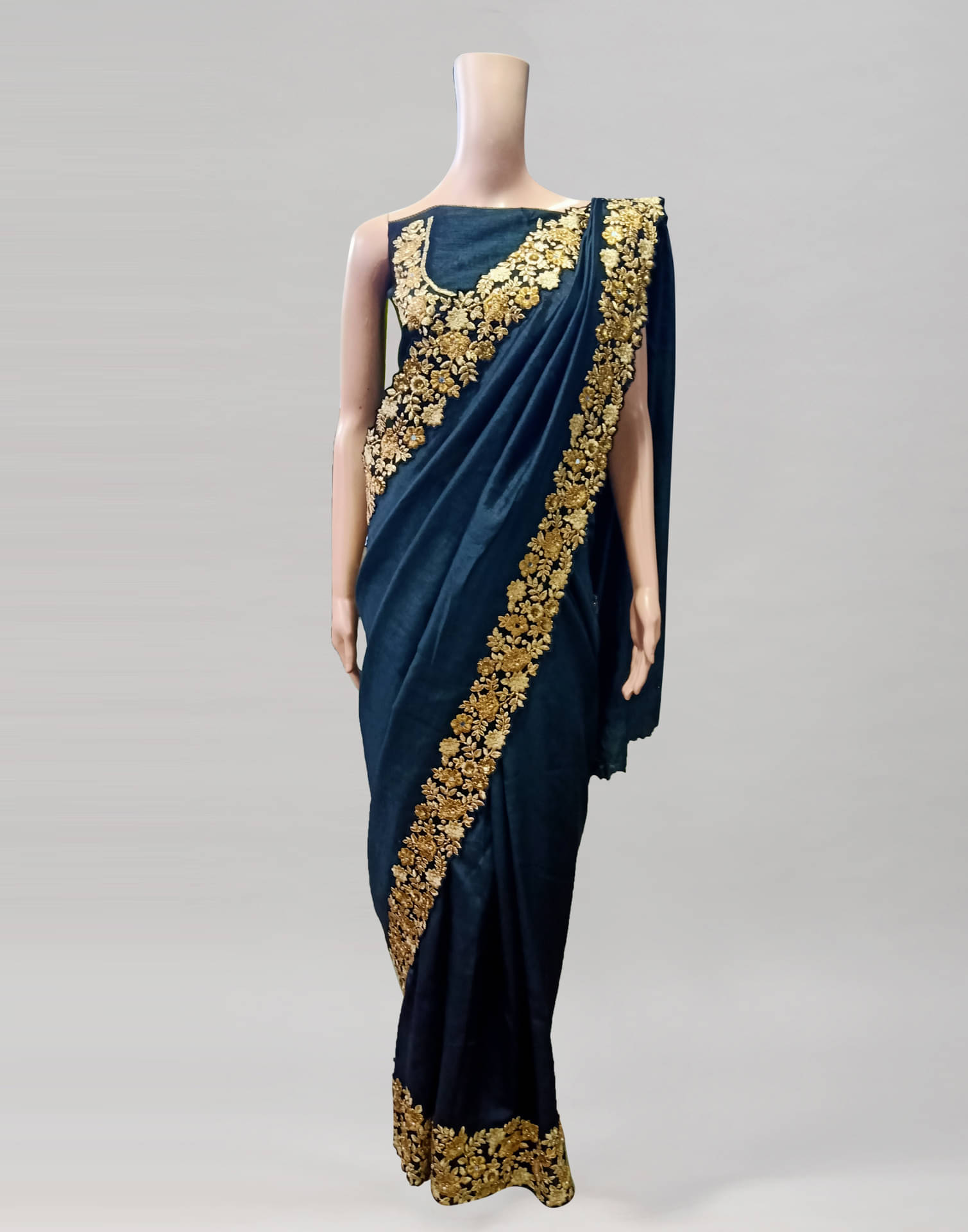Samah Silk Blend Solid Saree With Unstitched Blouse Piece ( Black ) Samah Silk Blend Solid Saree With Unstitched Blouse Piece ( Black )
