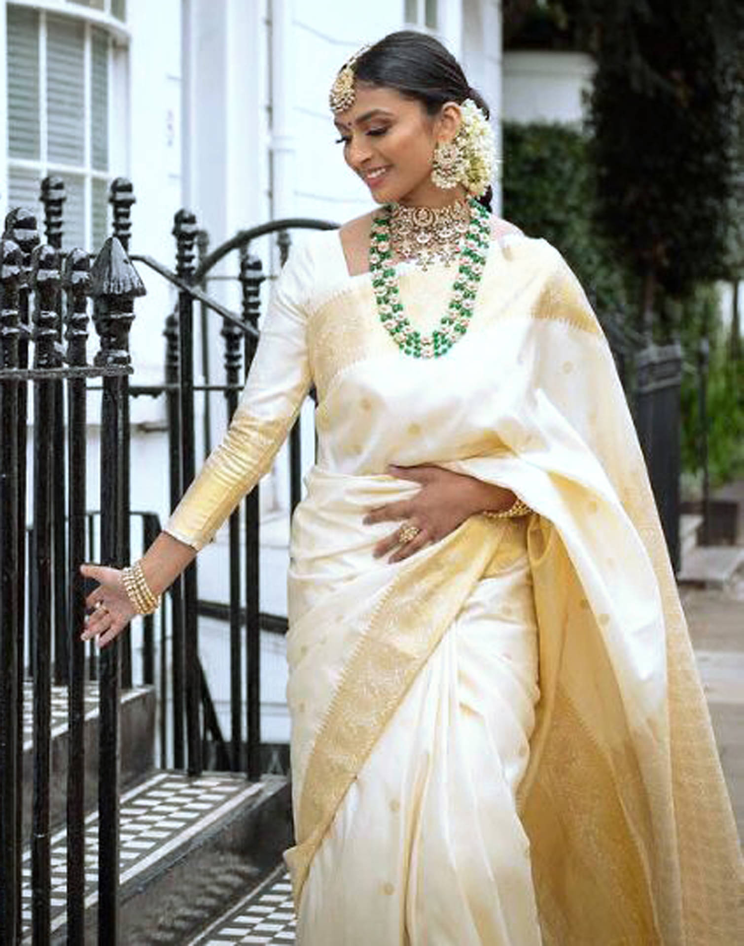 Samah Silk Blend Woven Saree With Unstitched Blouse Piece ( White ) Samah Silk Blend Woven Saree With Unstitched Blouse Piece ( White )