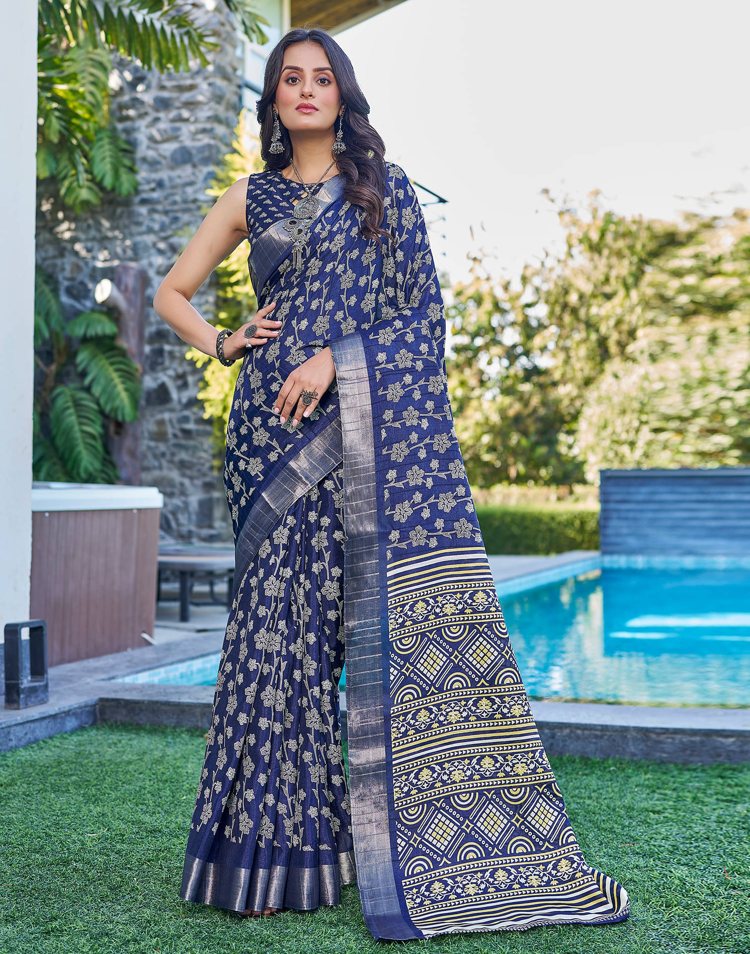 Samah Silk Printed Saree With Unstitched Blouse Piece ( Navy Blue ) Samah Silk Printed Saree With Unstitched Blouse Piece ( Navy Blue )