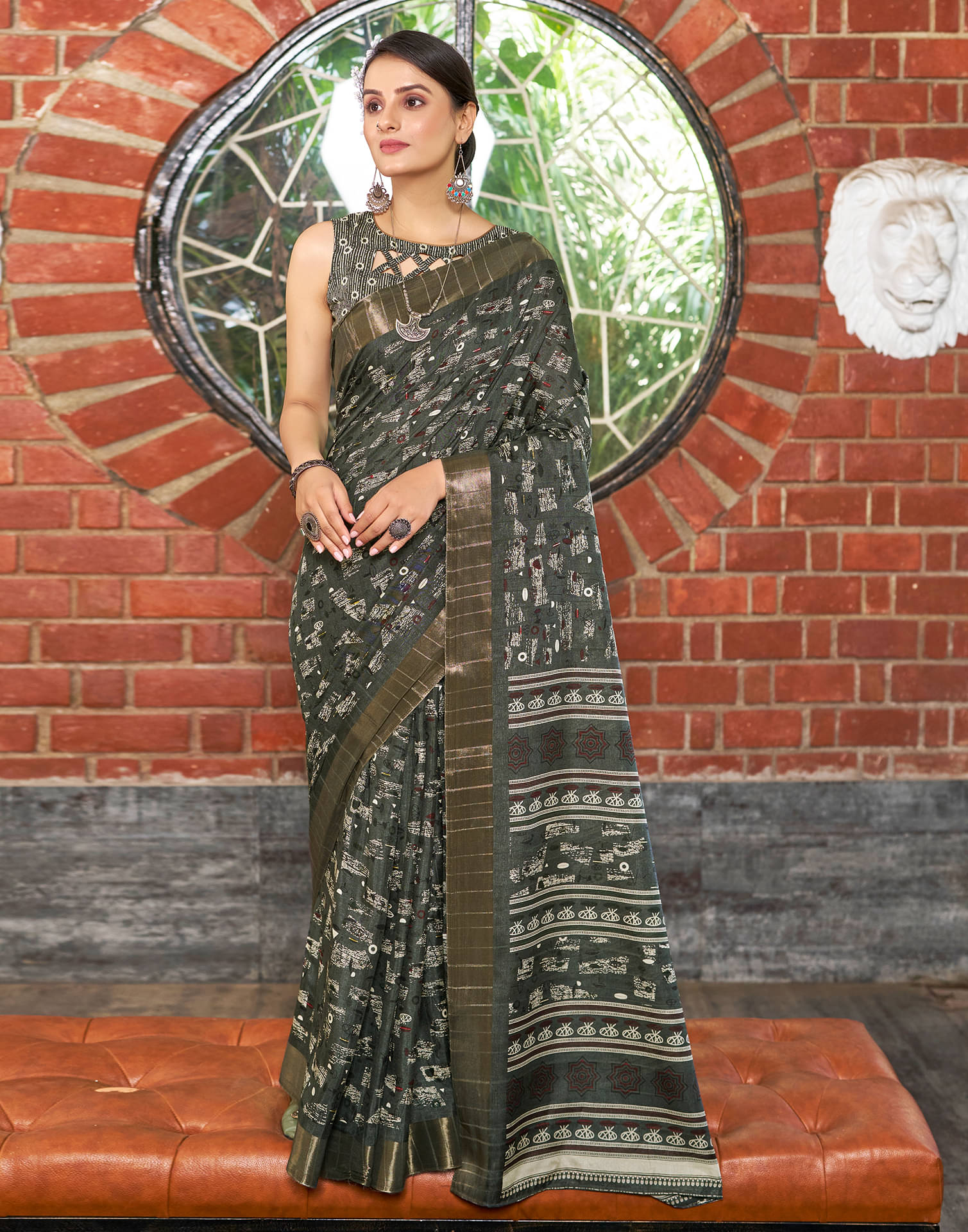     			Samah Silk Printed Saree With Unstitched Blouse Piece ( Dark Grey )