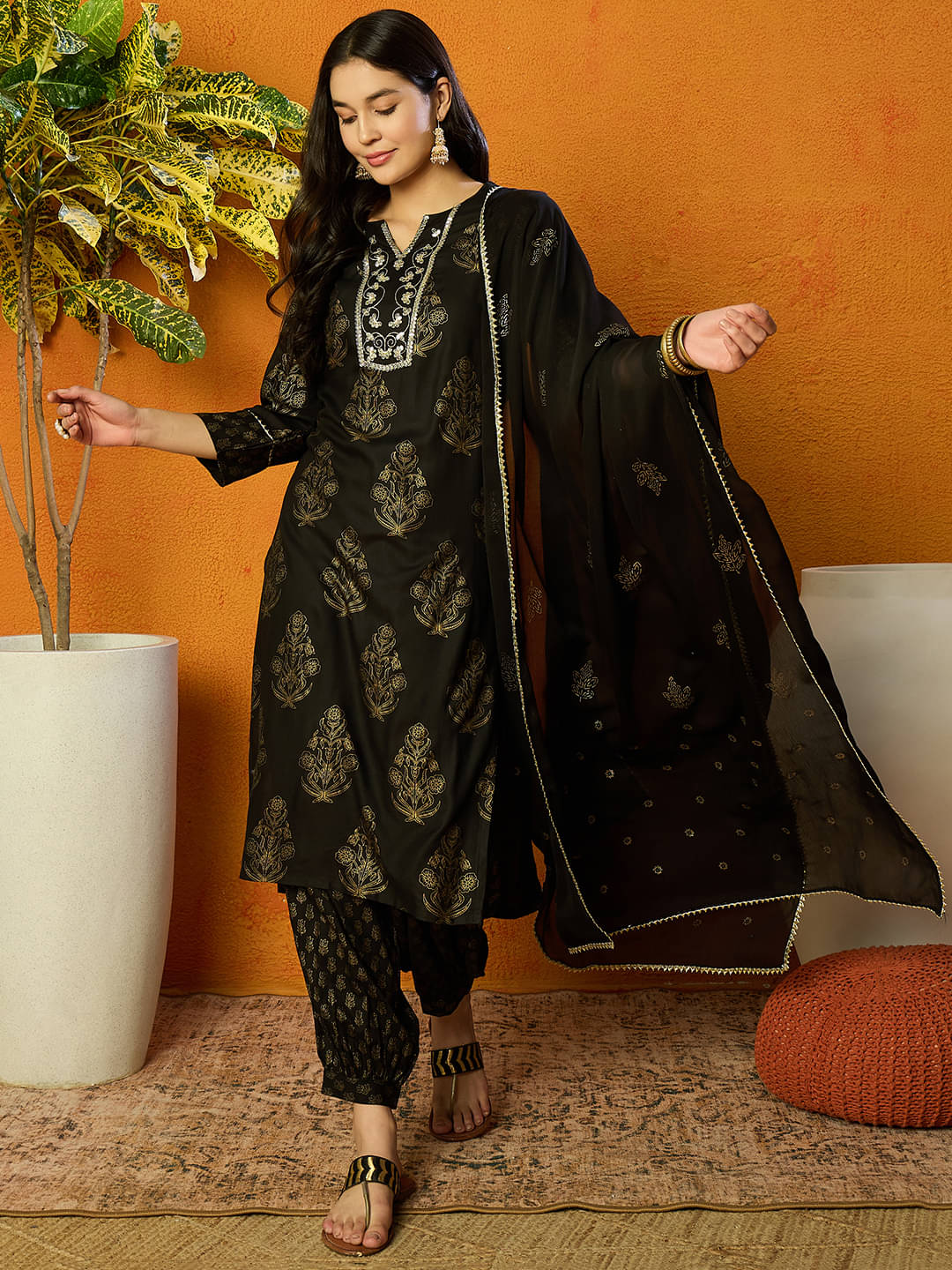     			Vaamsi Viscose Printed Kurti With Salwar Women's Stitched Salwar Suit - Black ( Pack of 1 )