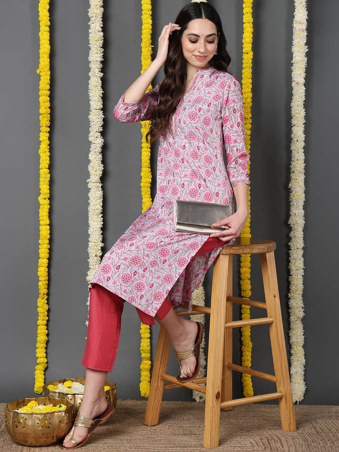     			Vaamsi Crepe Printed Straight Women's Kurti - Grey ( Pack of 1 )