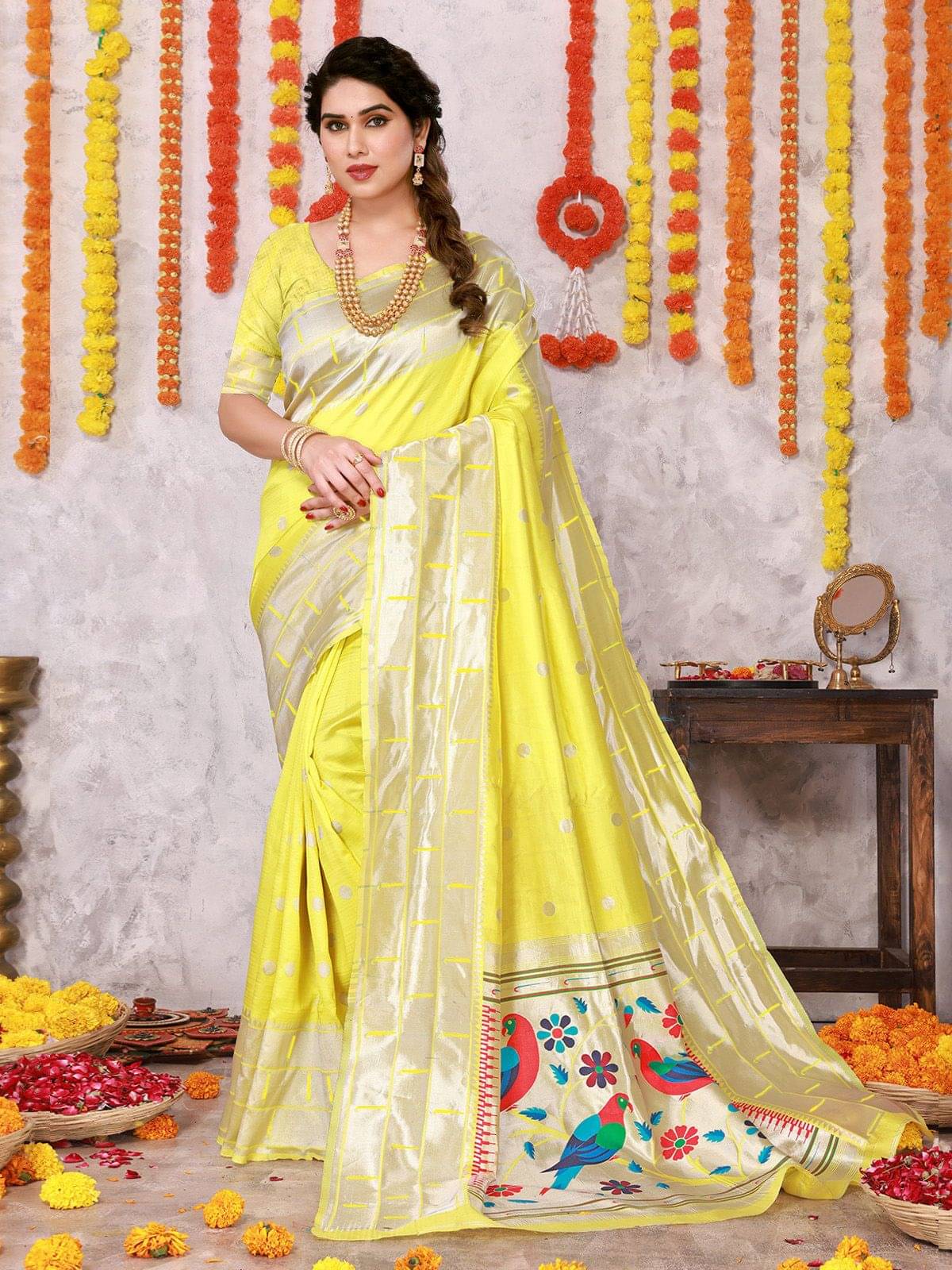     			BLEESBURY Silk Woven Saree With Unstitched Blouse Piece ( Yellow )