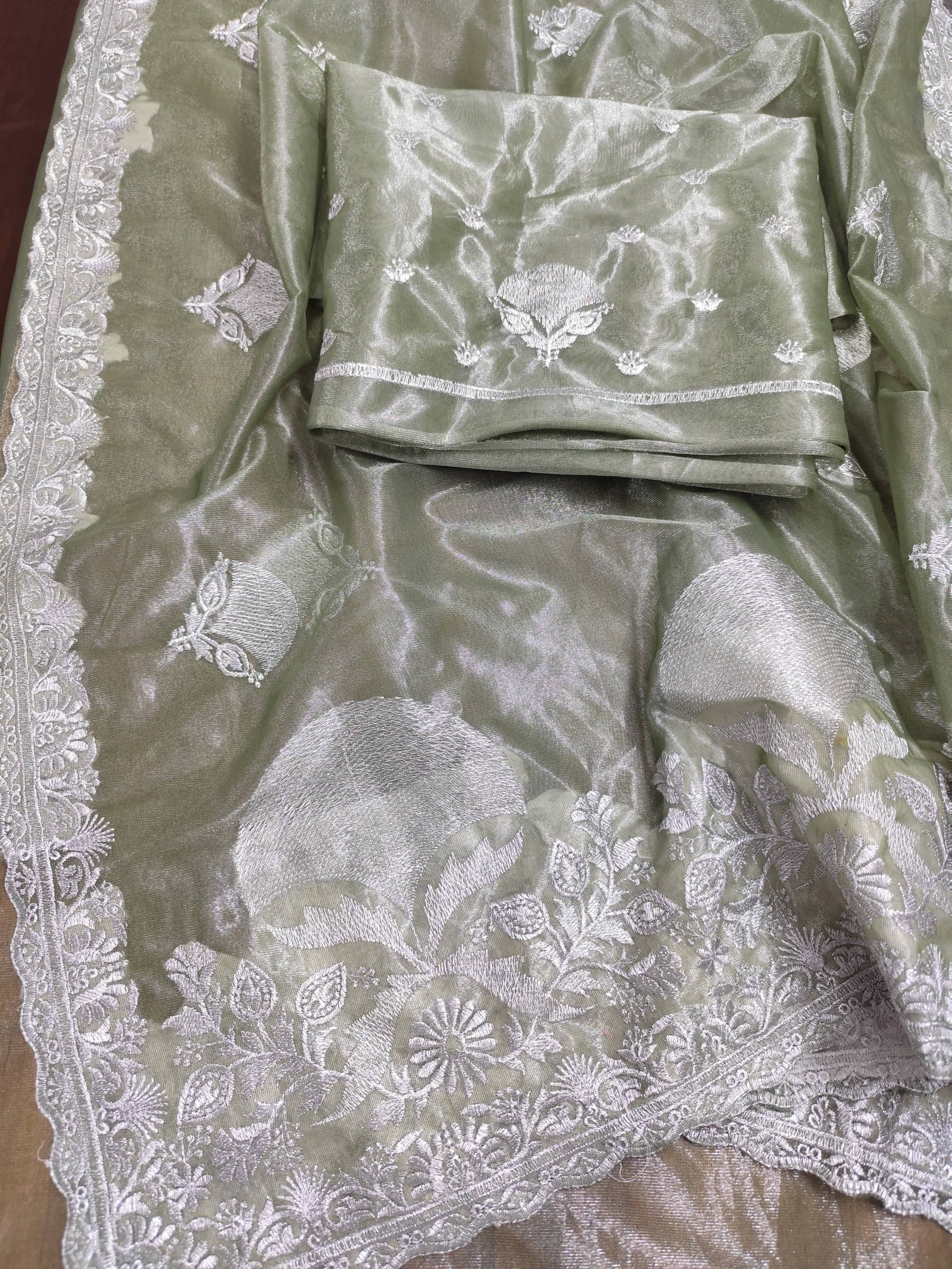 kyara group Net Embroidered Saree With Unstitched Blouse Piece ( Green ) kyara group Net Embroidered Saree With Unstitched Blouse Piece ( Green )