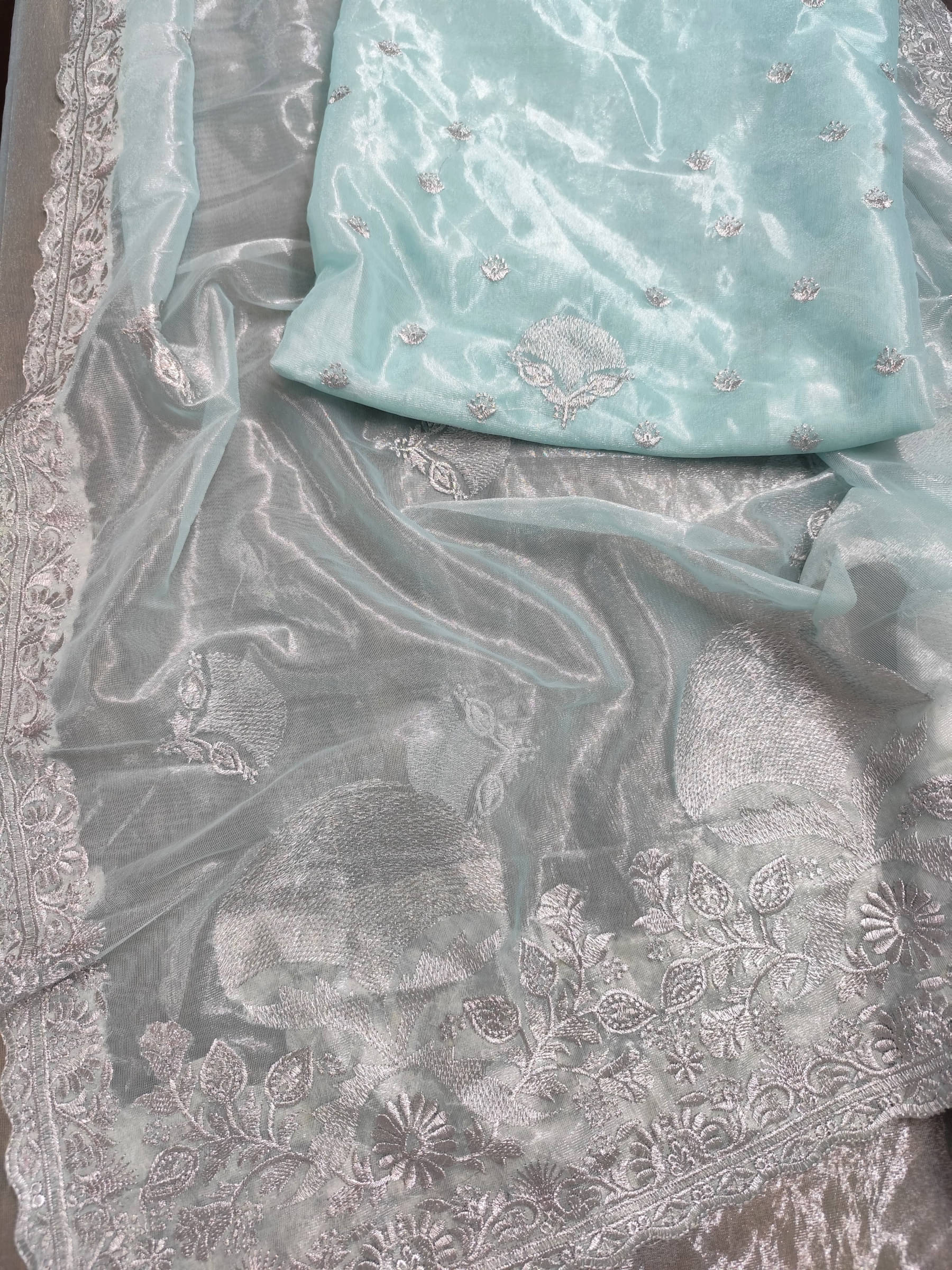 kyara group Net Embroidered Saree With Unstitched Blouse Piece ( Sea Green ) kyara group Net Embroidered Saree With Unstitched Blouse Piece ( Sea Green )