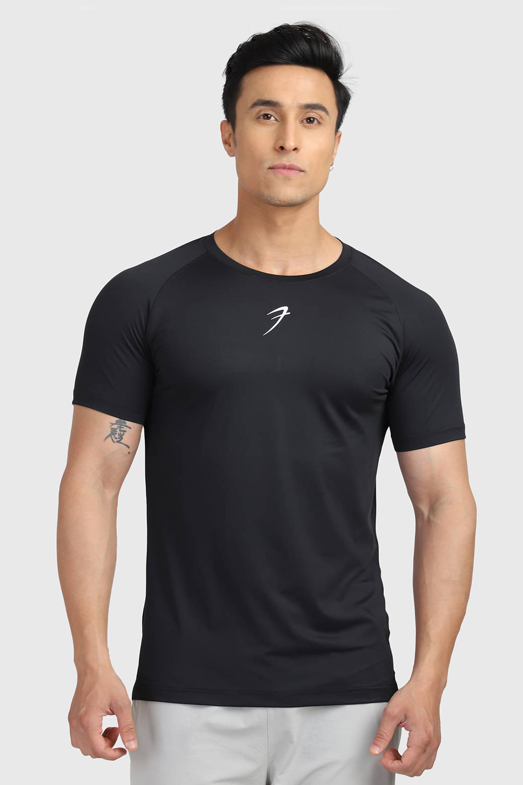 Fuaark Black Polyester Slim Fit Men's Sports T-Shirt ( Pack of 1 ) Fuaark Black Polyester Slim Fit Men's Sports T-Shirt ( Pack of 1 )