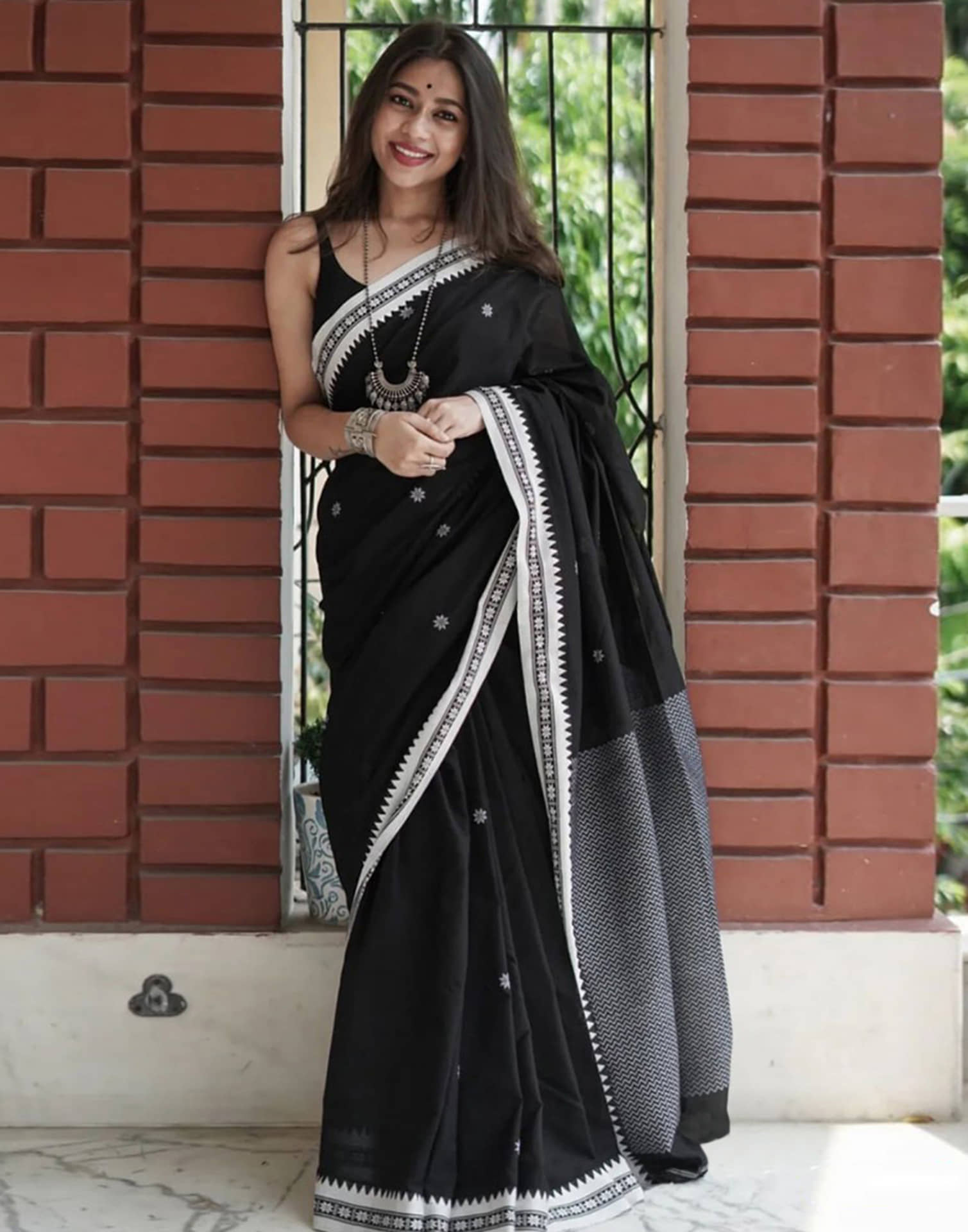 Samah Cotton Silk Self Design Saree With Unstitched Blouse Piece ( Black ) - Sarees | Buy online on ZillyBuy