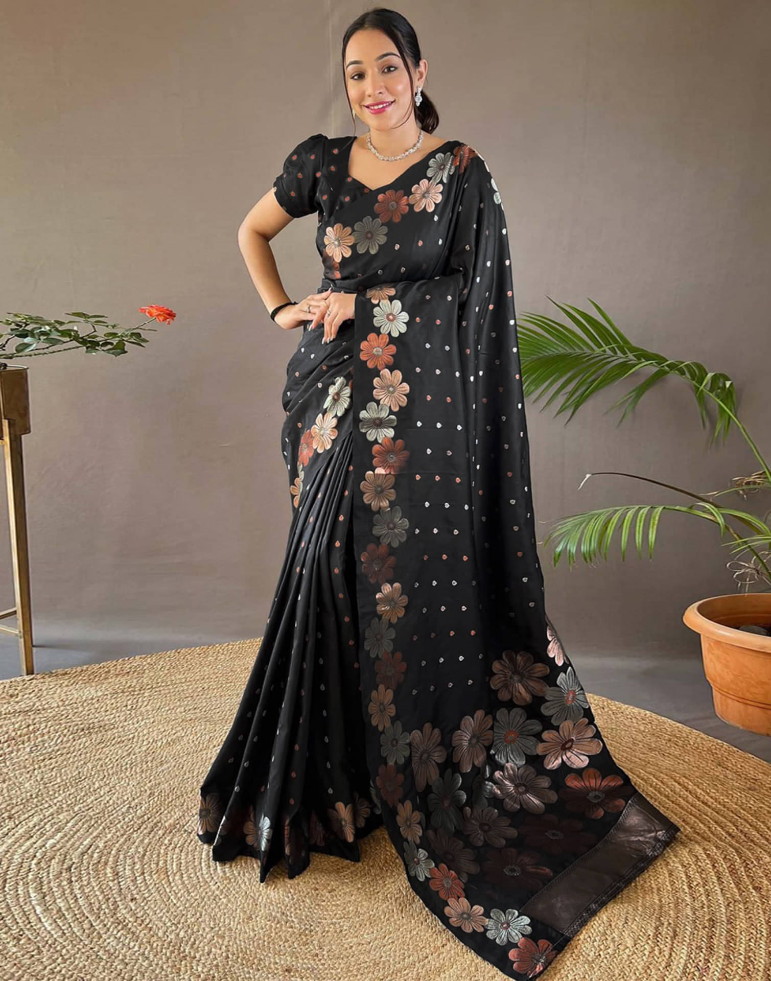     			Samah Silk Woven Saree With Unstitched Blouse Piece ( Black )
