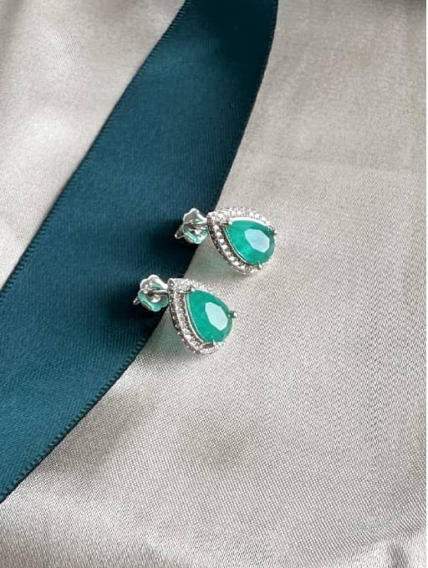     			MGSV Teal Stud Earrings ( Pack of 1 )