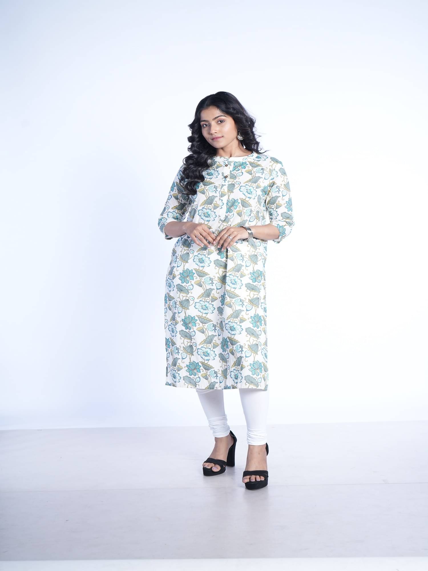     			Q WOMANS PRIDE Cotton Printed Straight Women's Kurti - Multicoloured ( Pack of 1 )