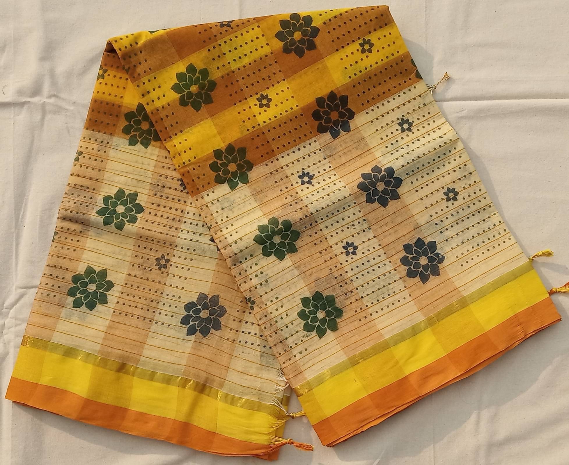     			RAJ SAREE HOUSE Cotton Printed Saree Without Blouse Piece ( Off White )