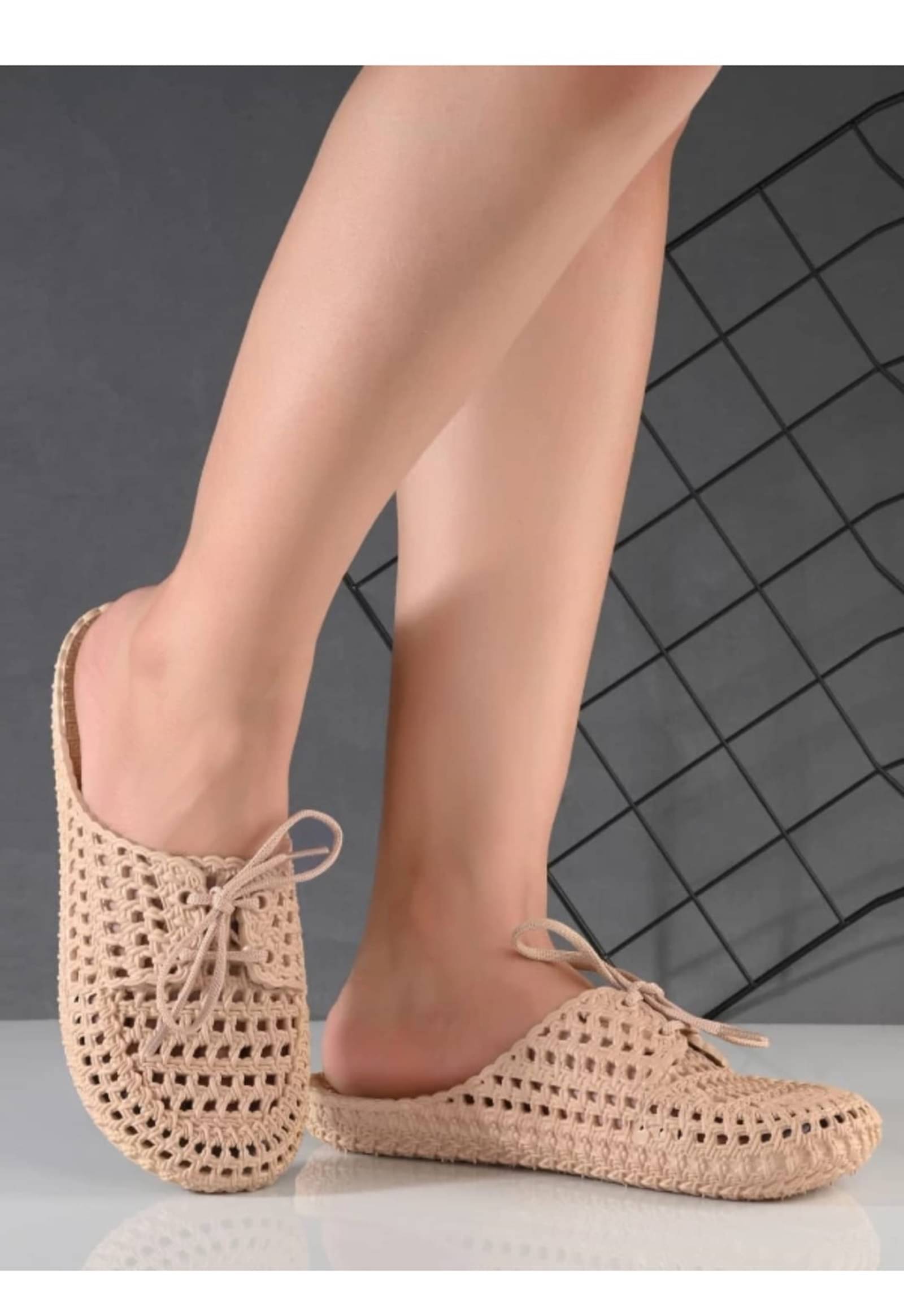     			Deals4you Beige Women's Slipper