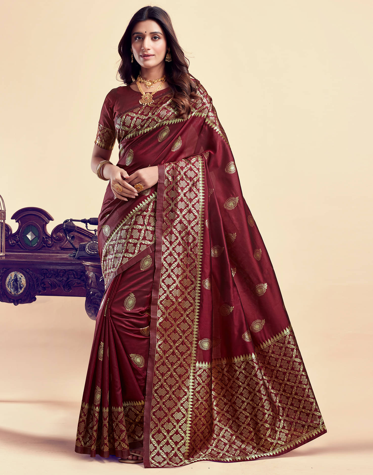 Satrani Silk Woven Saree With Unstitched Blouse Piece ( Maroon ) Satrani Silk Woven Saree With Unstitched Blouse Piece ( Maroon )