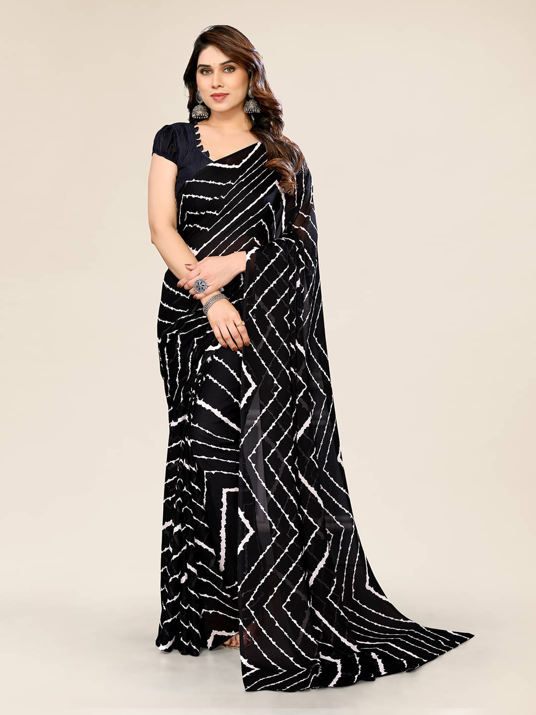 ANAND SAREES Georgette Printed Saree With Unstitched Blouse Piece ( Black ) ANAND SAREES Georgette Printed Saree With Unstitched Blouse Piece ( Black )