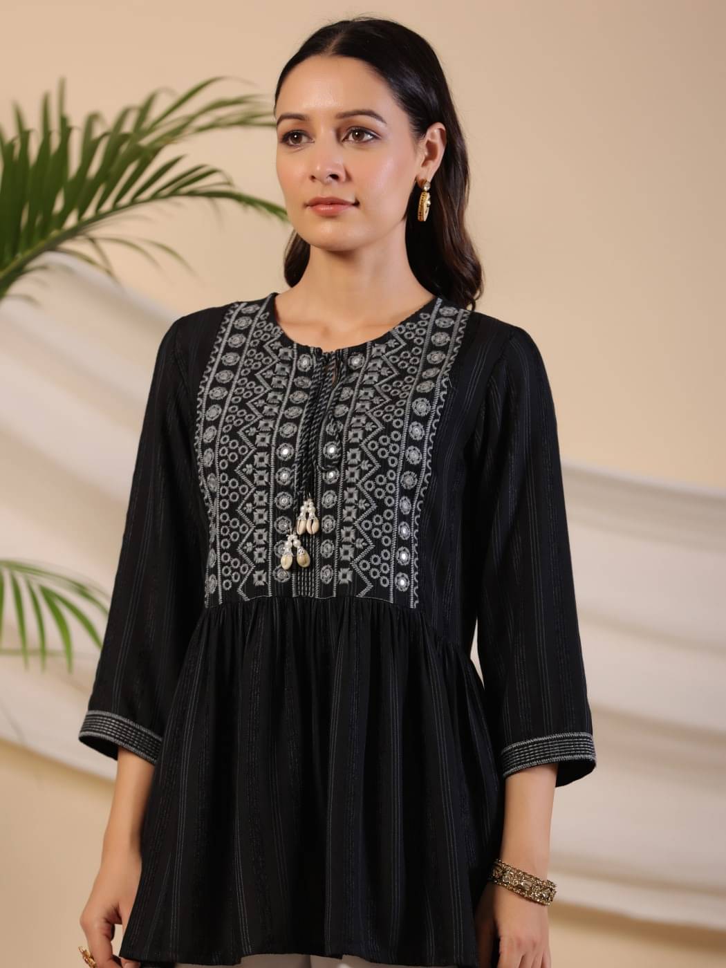     			Juniper Black Rayon Women's A-Line Top ( Pack of 1 )