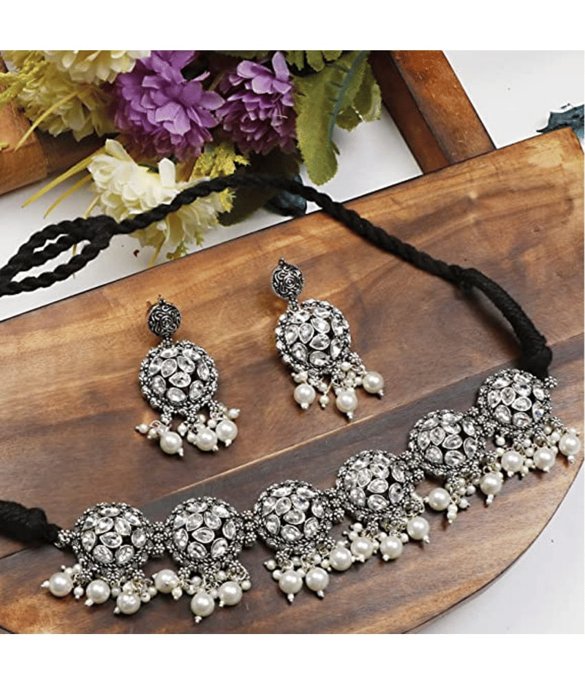     			PUJVI Silver Alloy Necklace Set ( Pack of 1 )