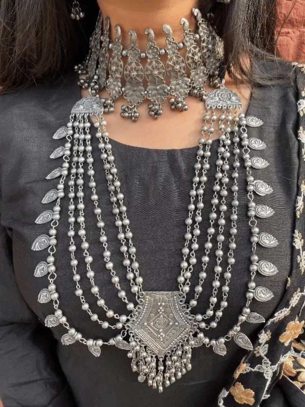     			PUJVI Silver Alloy Necklace Set ( Pack of 1 )