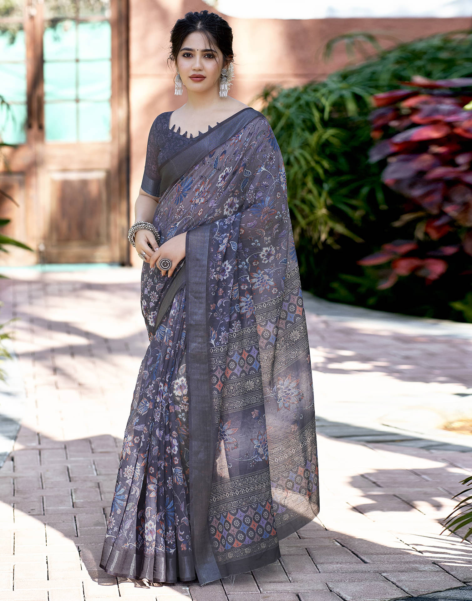 Satrani Linen Printed Saree With Unstitched Blouse Piece ( Dark Grey ) Satrani Linen Printed Saree With Unstitched Blouse Piece ( Dark Grey )