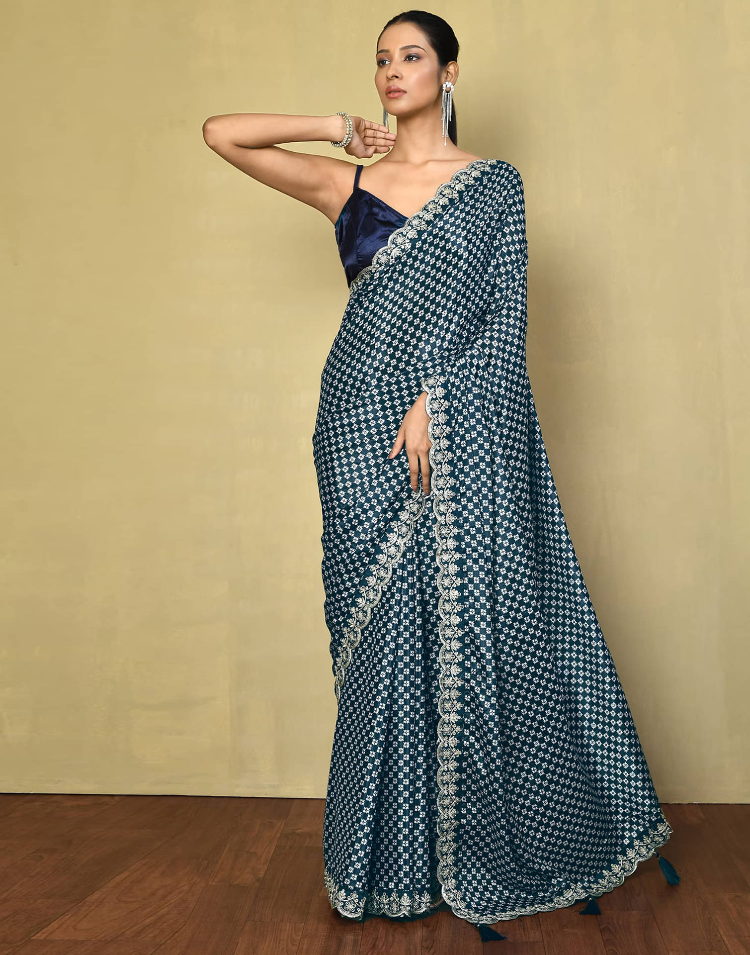 Satrani Crepe Printed Saree With Unstitched Blouse Piece ( Navy Blue ) Satrani Crepe Printed Saree With Unstitched Blouse Piece ( Navy Blue )