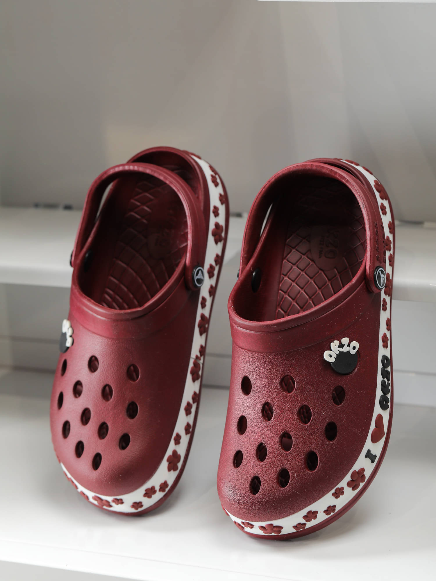     			Abros Maroon Clogs