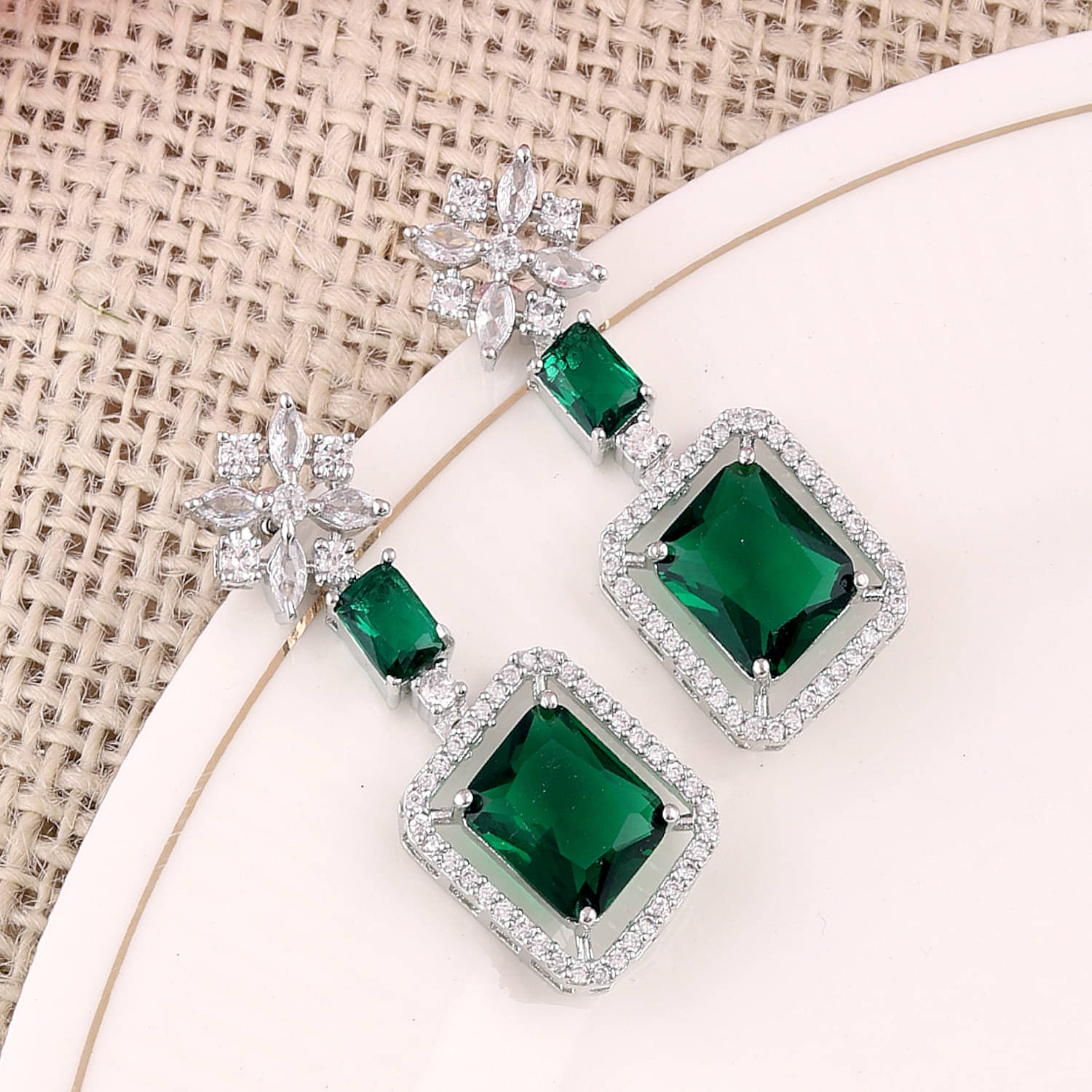    			Bhagya Lakshmi Green Drop Earrings ( Pack of 1 )
