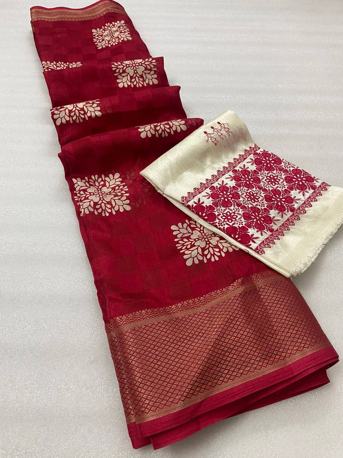 Bhuwal Fashion Jute Embellished Saree With Unstitched Blouse Piece ( Red ) - Sarees | Buy online on ZillyBuy