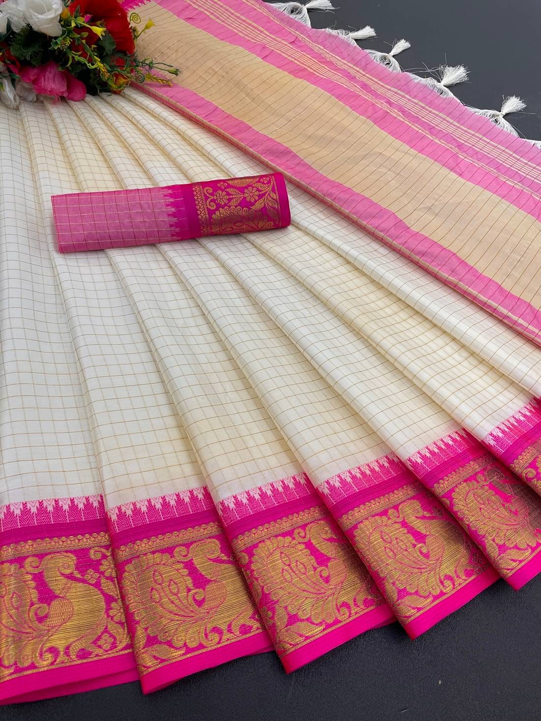 JULEE Cotton Silk Checks Saree With Unstitched Blouse Piece ( Pink ) JULEE Cotton Silk Checks Saree With Unstitched Blouse Piece ( Pink )