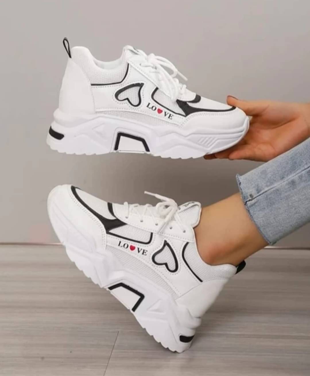     			wrizt Black Women's Sneakers