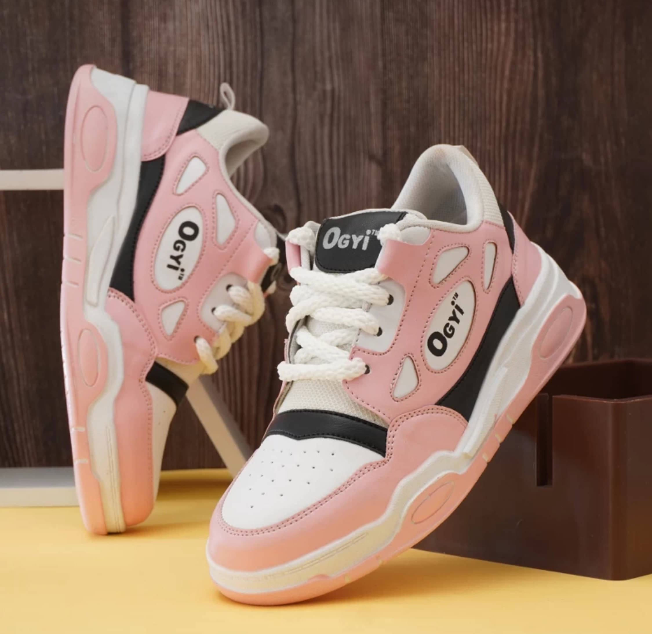     			wrizt Pink Women's Sneakers