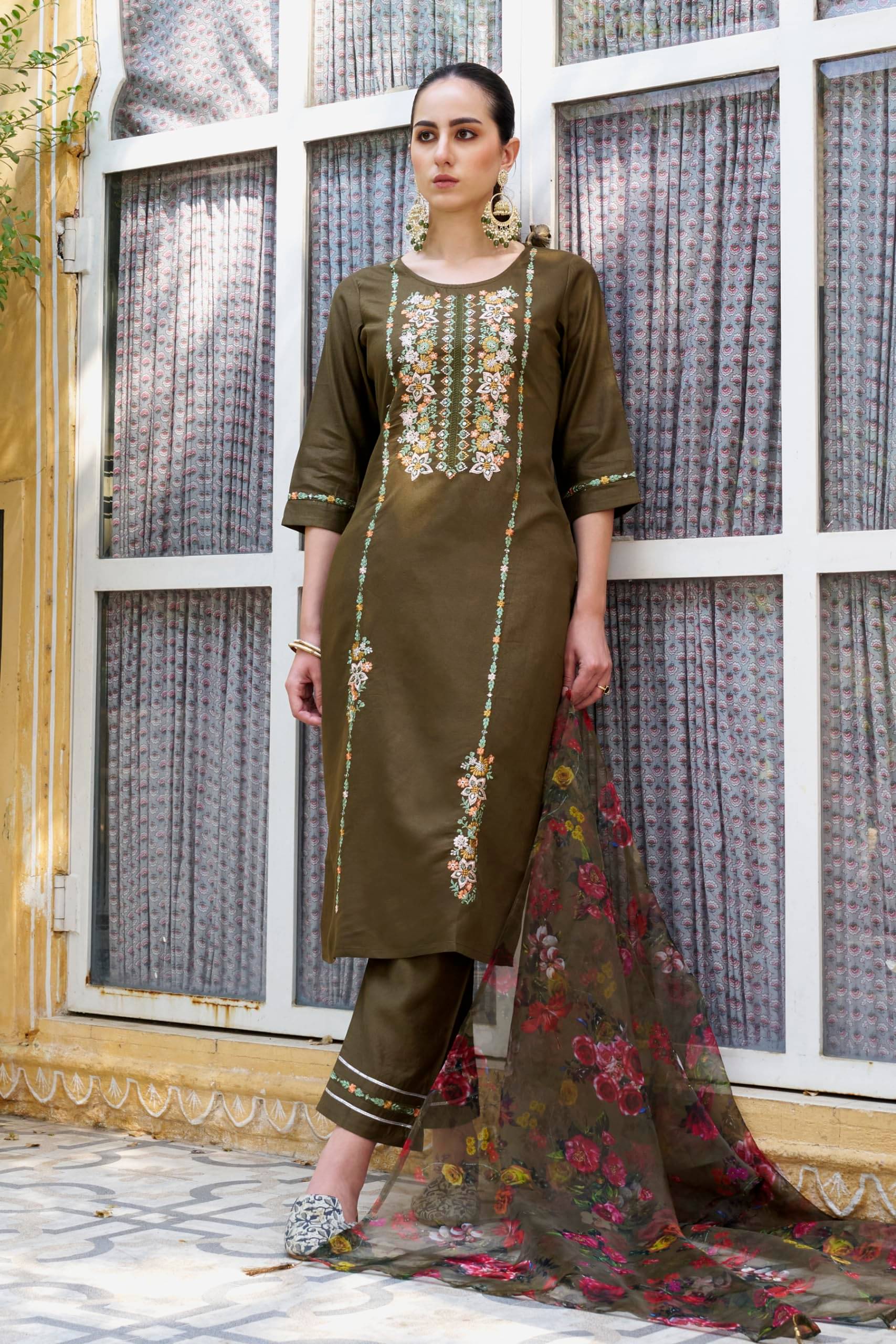 VredeVogel Rayon Embroidered Kurti With Pants Women's Stitched Salwar Suit - Green ( Pack of 1 ) VredeVogel Rayon Embroidered Kurti With Pants Women's Stitched Salwar Suit - Green ( Pack of 1 )