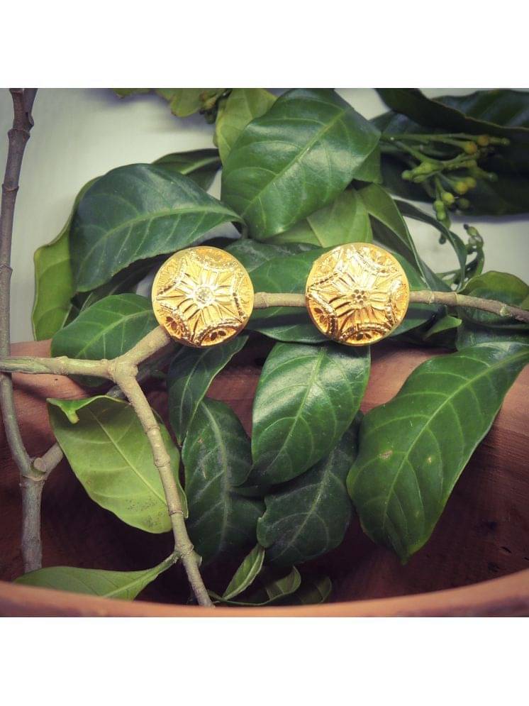     			Drashti Collection Golden Stud Earrings ( Pack of 1 )