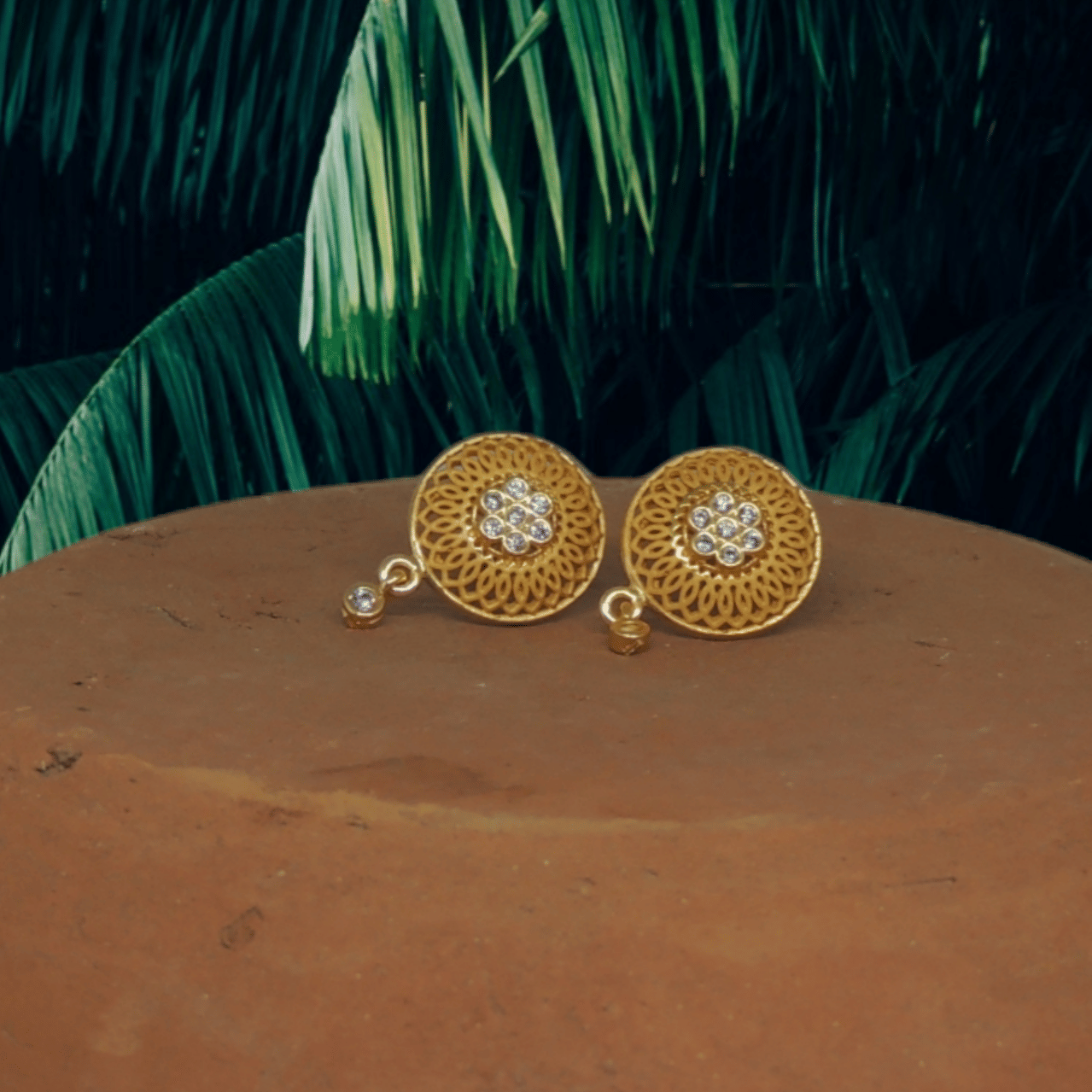     			Drashti Collection Golden Stud Earrings ( Pack of 1 )