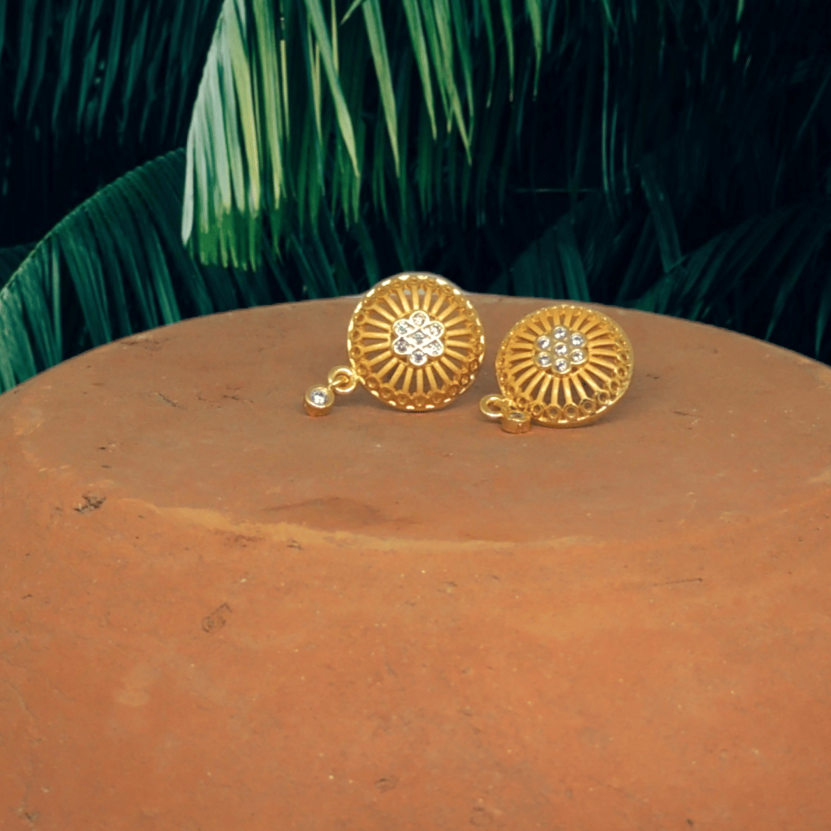     			Drashti Collection Golden Stud Earrings ( Pack of 1 )