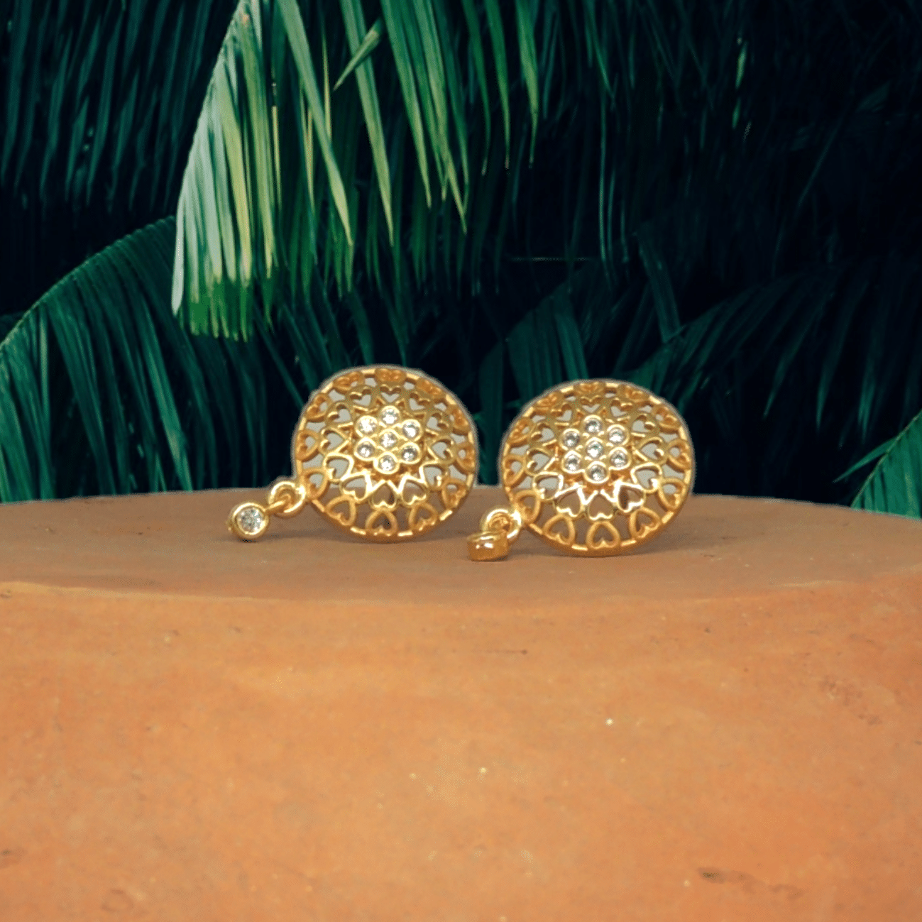     			Drashti Collection Golden Stud Earrings ( Pack of 1 )