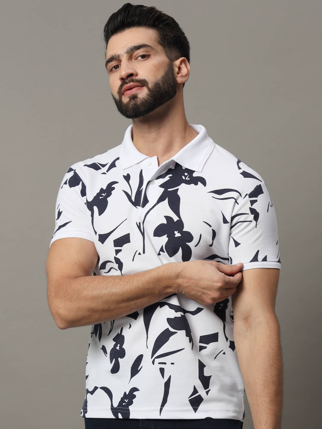 Hushbucks Pack of 1 Cotton Blend Regular Fit Printed Half Sleeves Men's Polo T Shirt ( White ) Hushbucks Pack of 1 Cotton Blend Regular Fit Printed Half Sleeves Men's Polo T Shirt ( White )