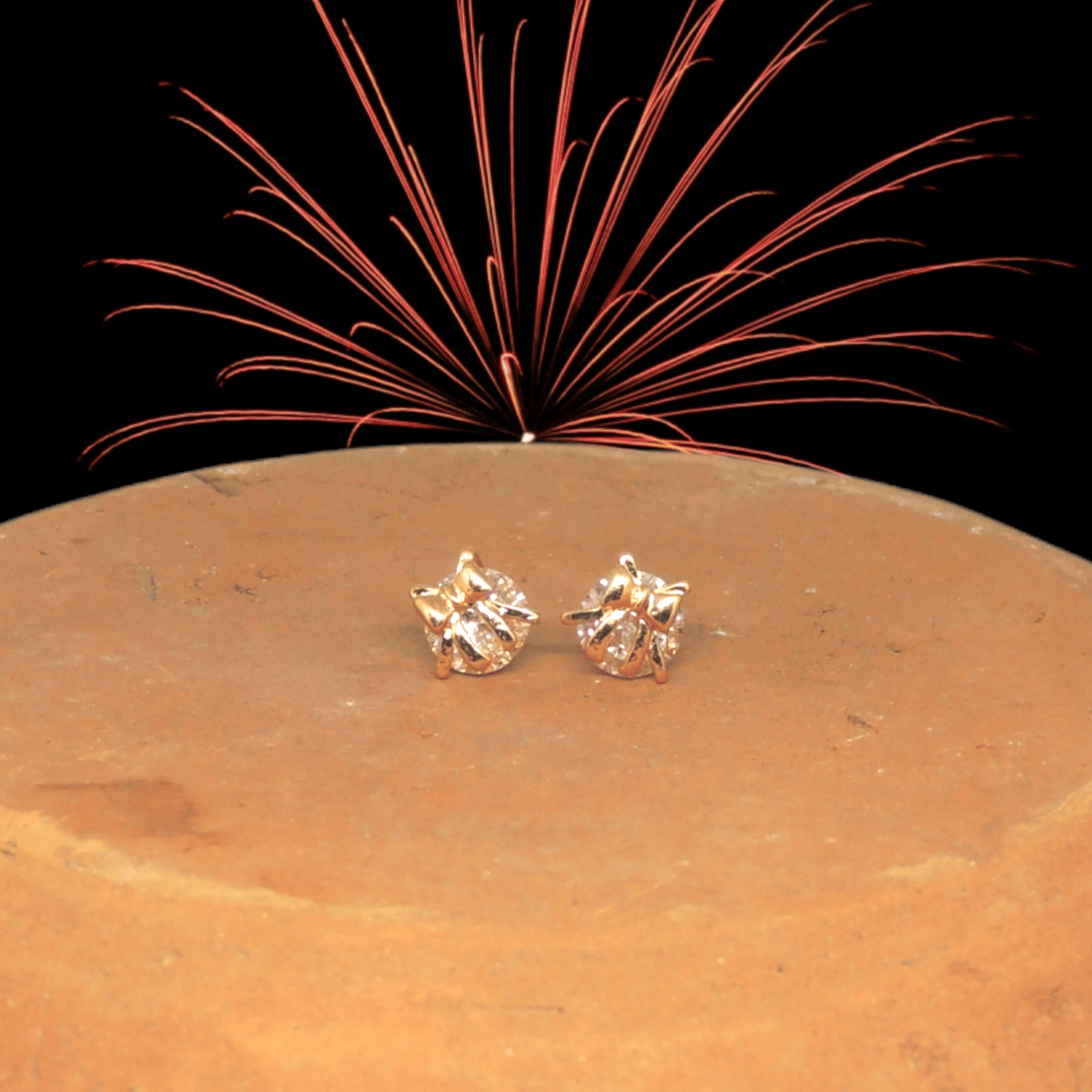     			Drashti Collection Golden Stud Earrings ( Pack of 1 )