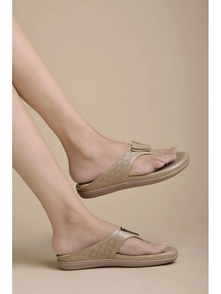 Shoetopia White Women's Flats