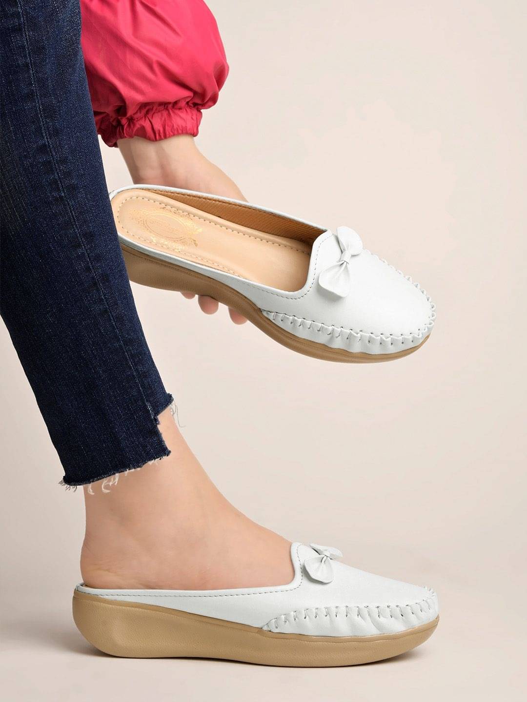     			Shoetopia White Women's Sneakers