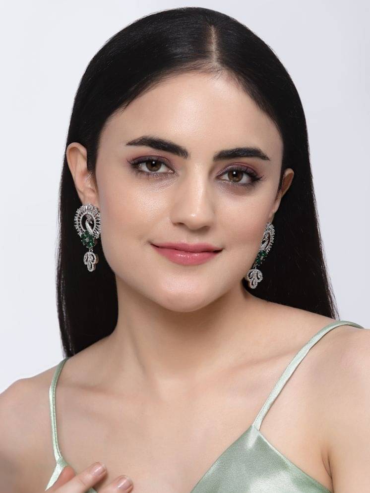     			Zeneme Green Danglers Earrings ( Pack of 1 )