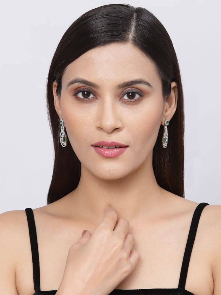     			Zeneme Green Danglers Earrings ( Pack of 1 )
