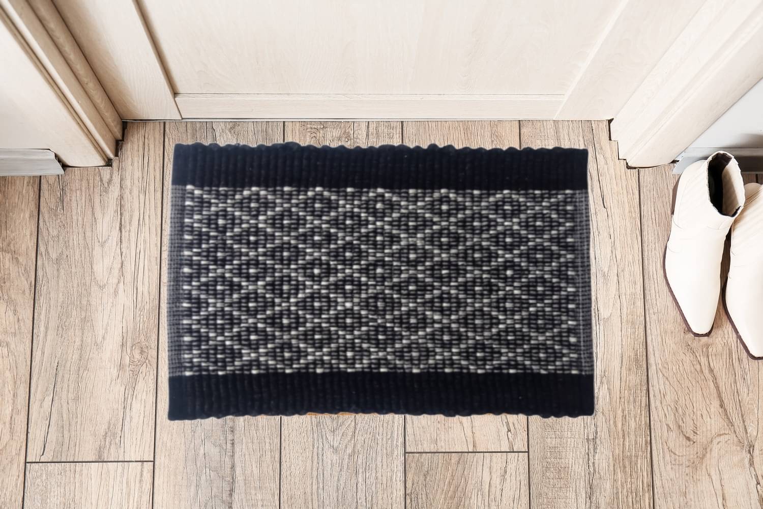 UrbanArts - Regular Polycotton Door Mat ( 60 X 40 cm ) Single - Black UrbanArts - Regular Polycotton Door Mat ( 60 X 40 cm ) Single - Black