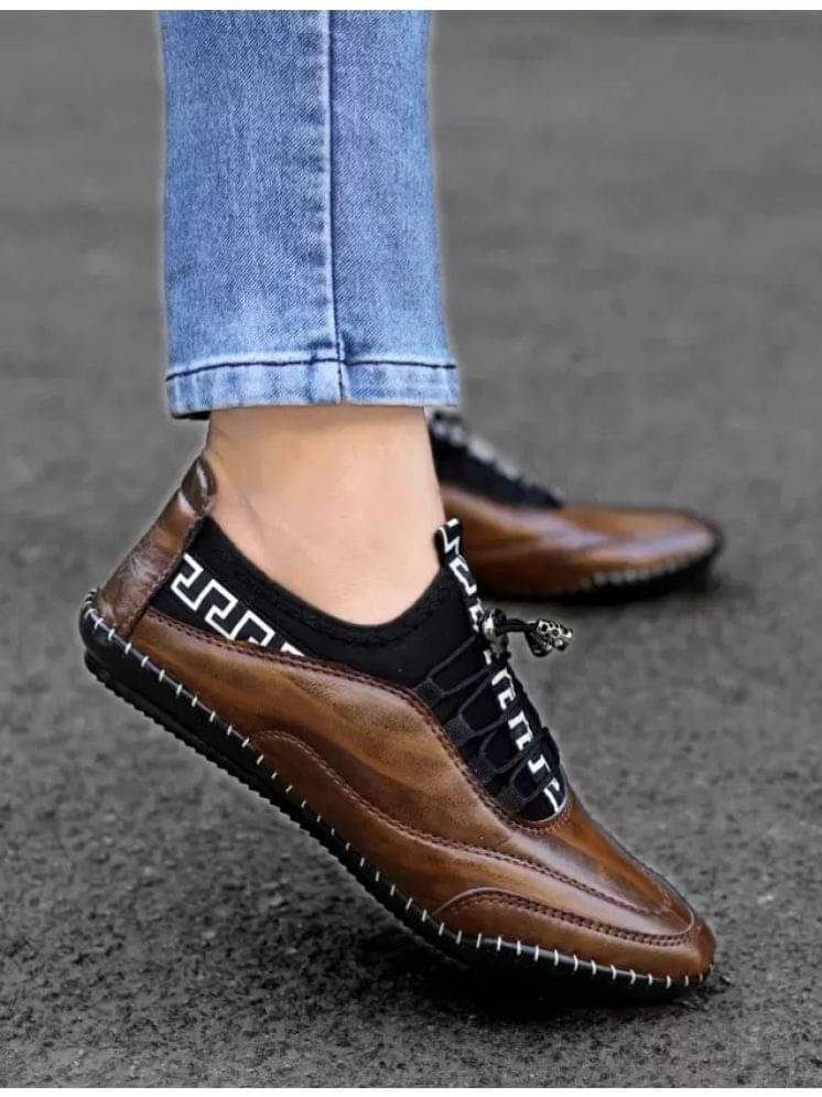     			Akiko Brown Men's Mojaris