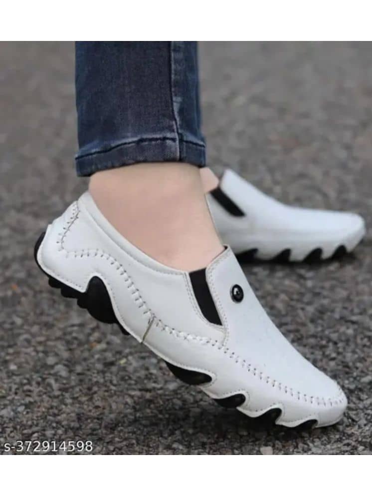 Akiko Brown Men's Mojaris - Ethnic Shoes | Buy online on ZillyBuy