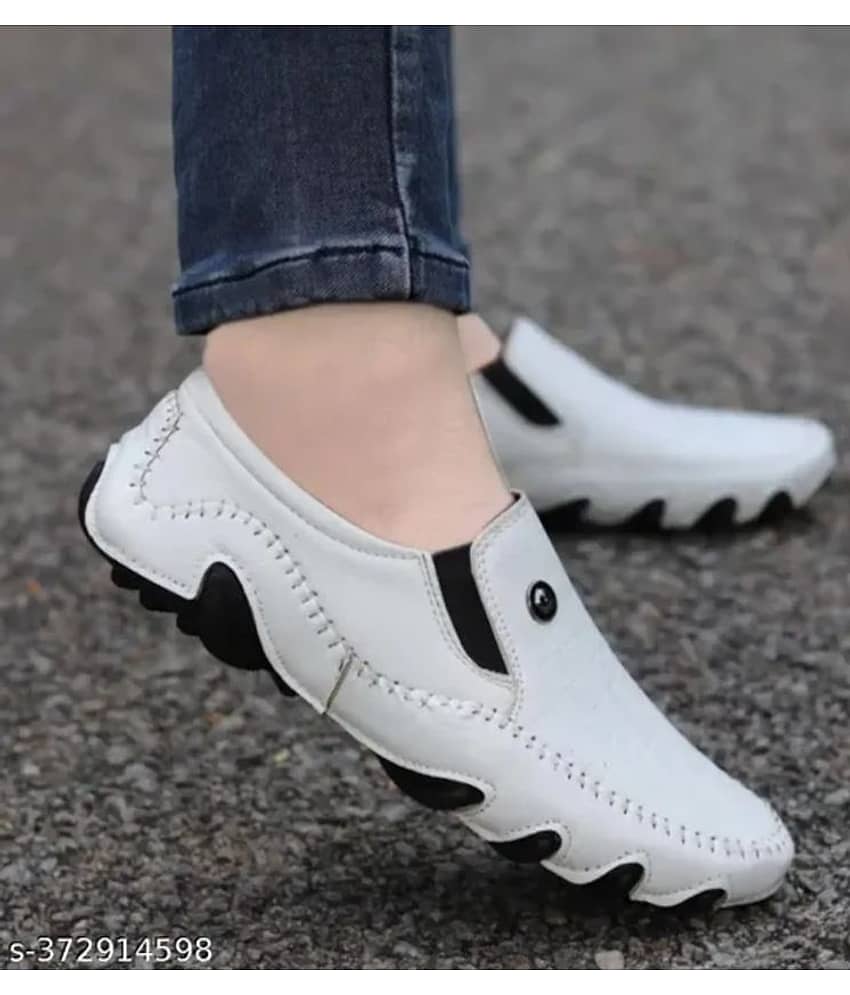 Akiko Brown Men's Mojaris - Ethnic Shoes | Buy online on ZillyBuy