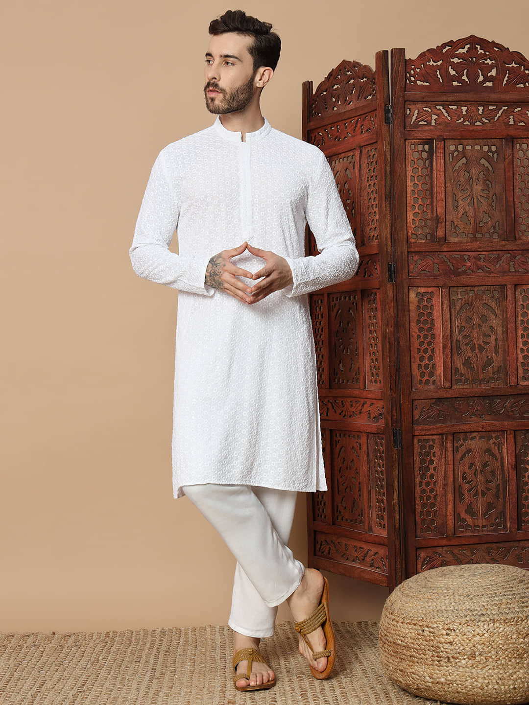 Glito White Viscose Regular Fit Men's Kurta Pyjama Set ( Pack of 1 )     			Glito White Viscose Regular Fit Men's Kurta Pyjama Set ( Pack of 1 )