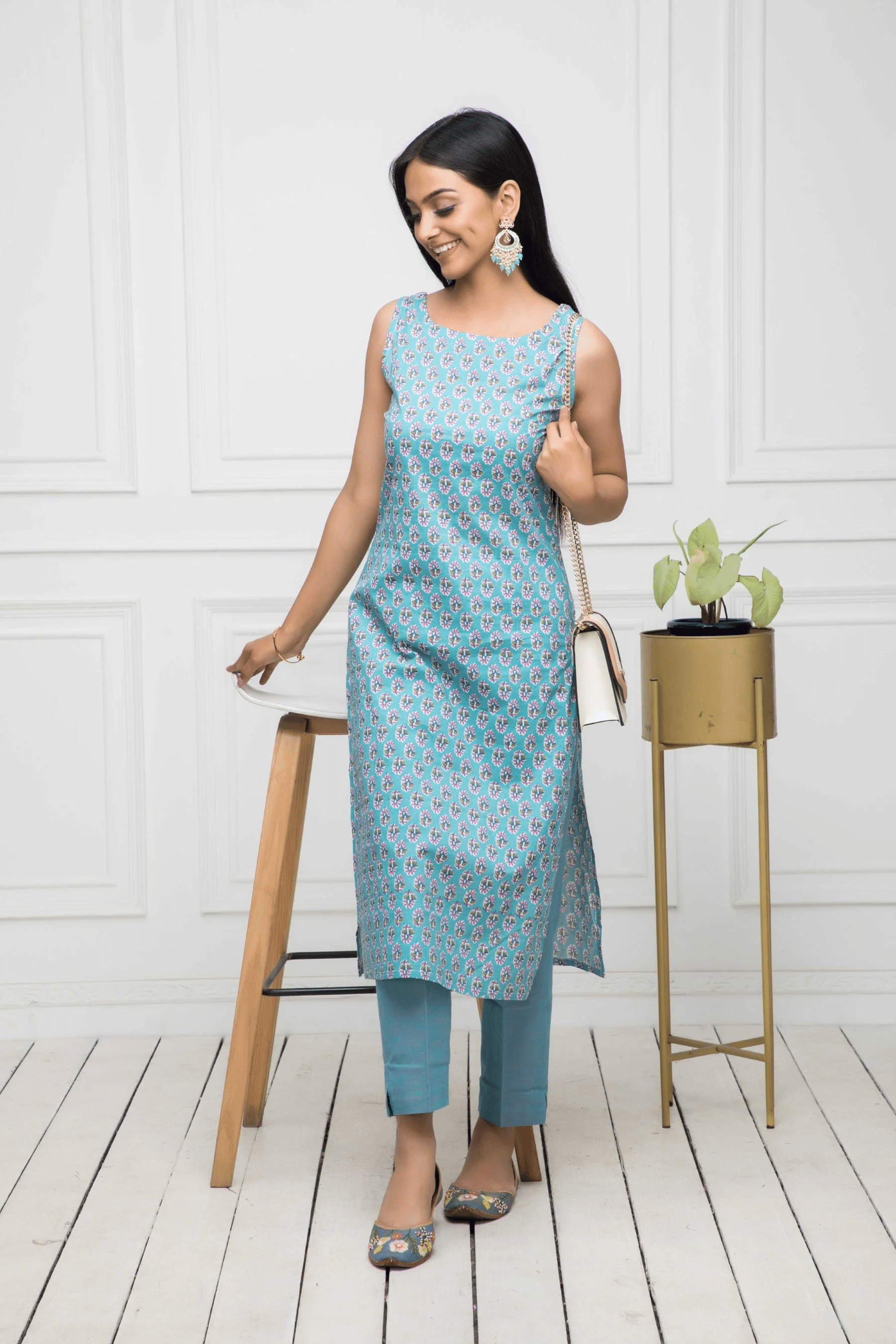     			Shivaradhya designers Cotton Printed Straight Women's Kurti - Light Blue ( Pack of 1 )