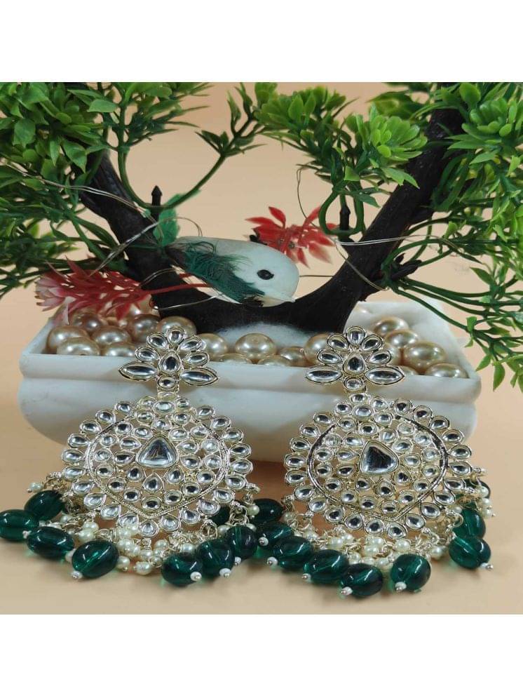     			Jiyanshi fashion Green Chandelier Earrings ( Pack of 1 )