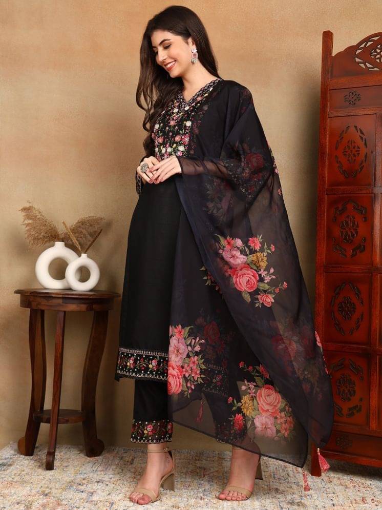 Vaamsi Women Silk Blend Embroidered Straight Kurti With Pants ( Black )     			Vaamsi Women Silk Blend Embroidered Straight Kurti With Pants ( Black )